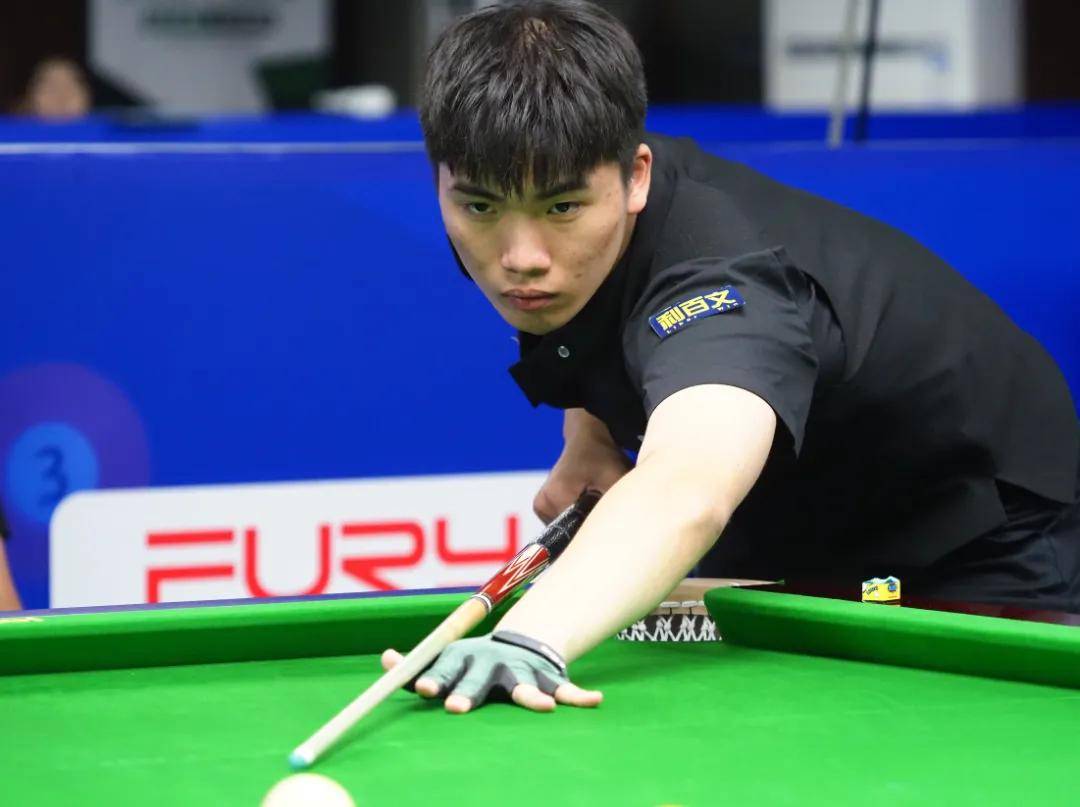 中凝聚力的 中凝聚力的