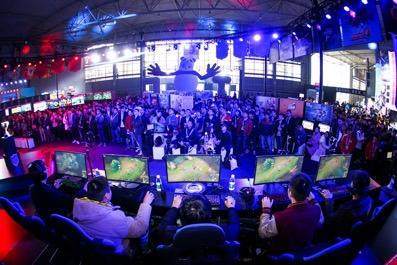 索尼公开赛斯鲍领先54洞，耶格62杆T2布拉德利T5